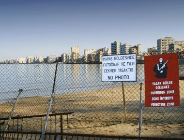 Διαβήματα από το κυπριακό ΥΠΕΞ για τις τουρκικές προκλήσεις στη «νεκρή ζώνη»